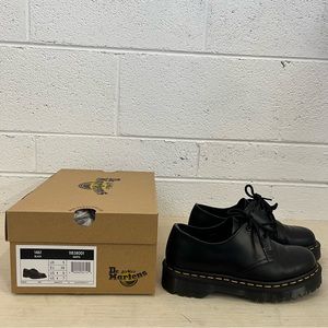 Doc Martins Nappa low top lace ups